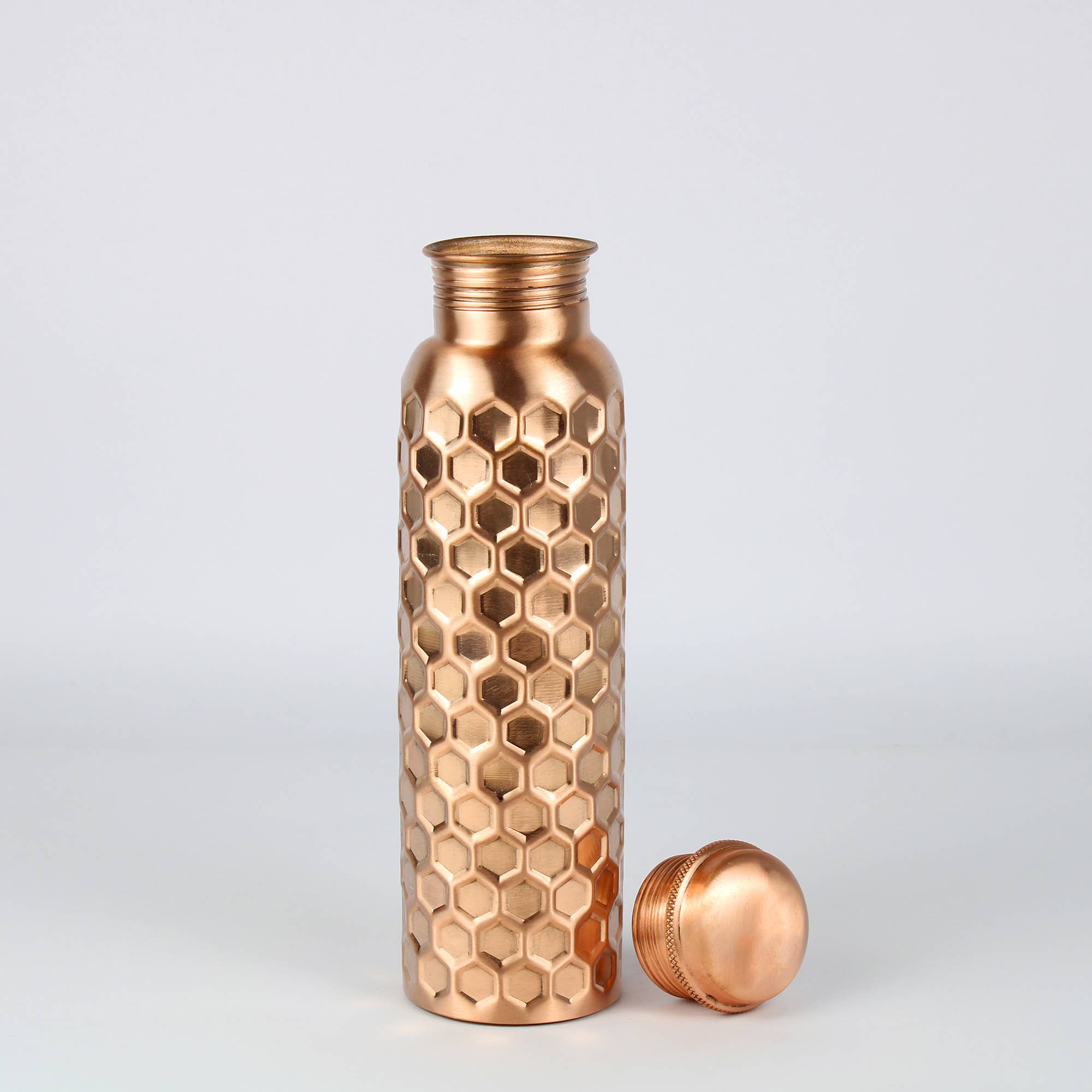 Artisan-Crafted Diamond Hammered Copper Bottle - 1L