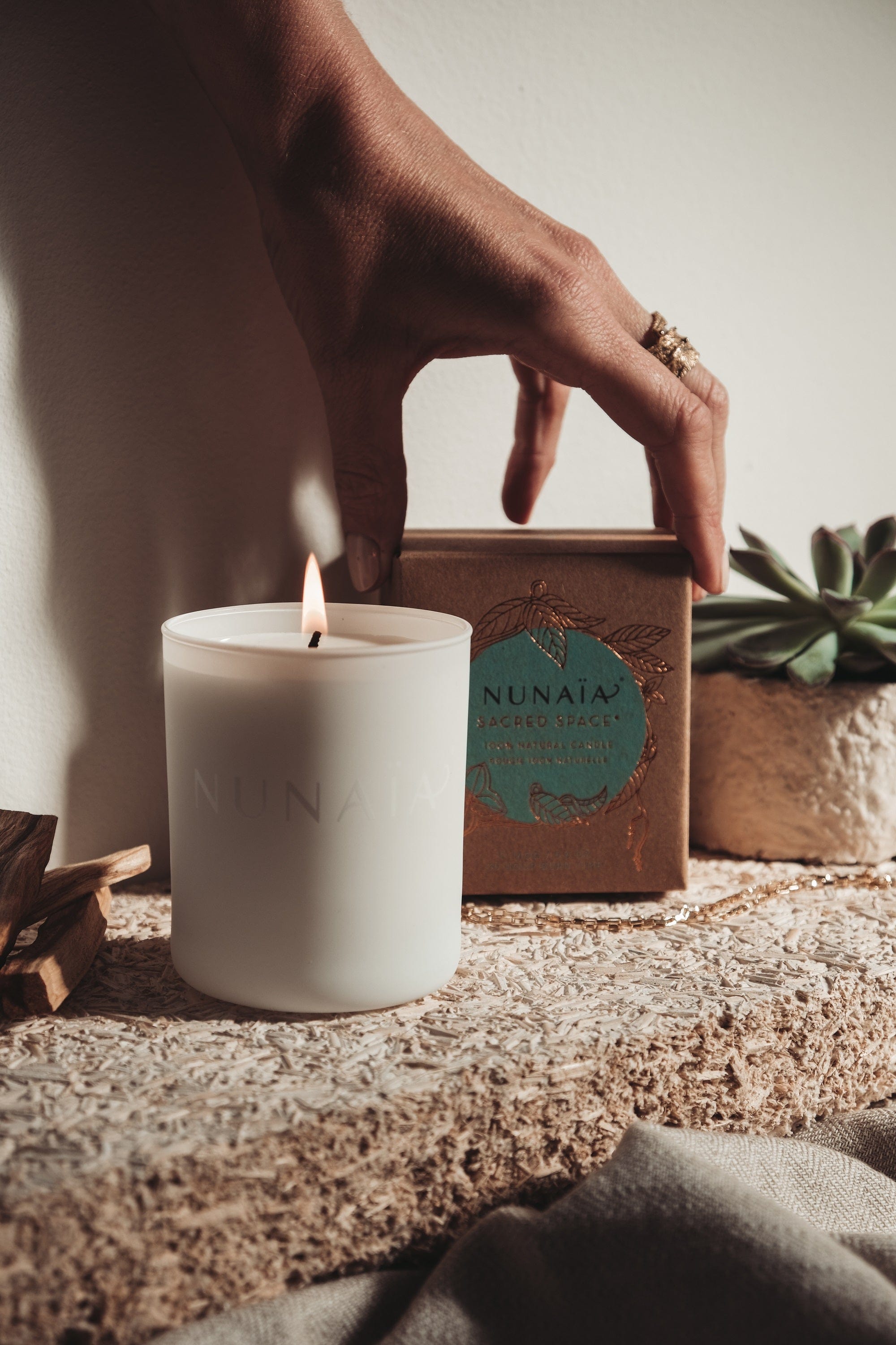 Nunaïa Candle Sacred Space 100% Natural Candle